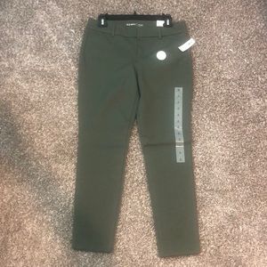 Brand New Size 6 Old Navy Pixie Mid Rise